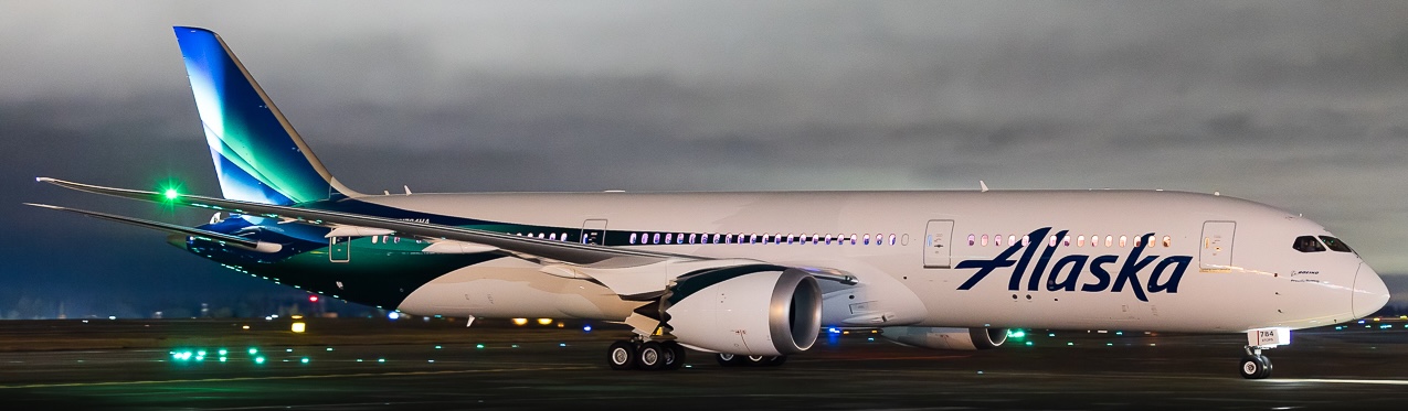 Alaska Airlines Boeing 787 at night